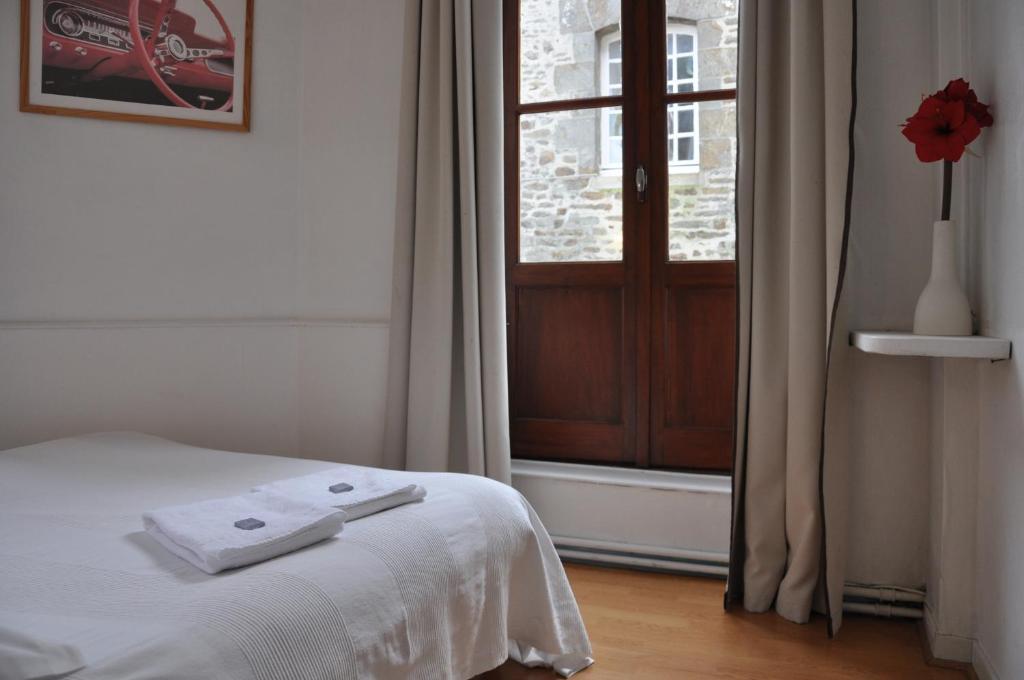 Cafe Hotel Du Theatre Dinan Buitenkant foto
