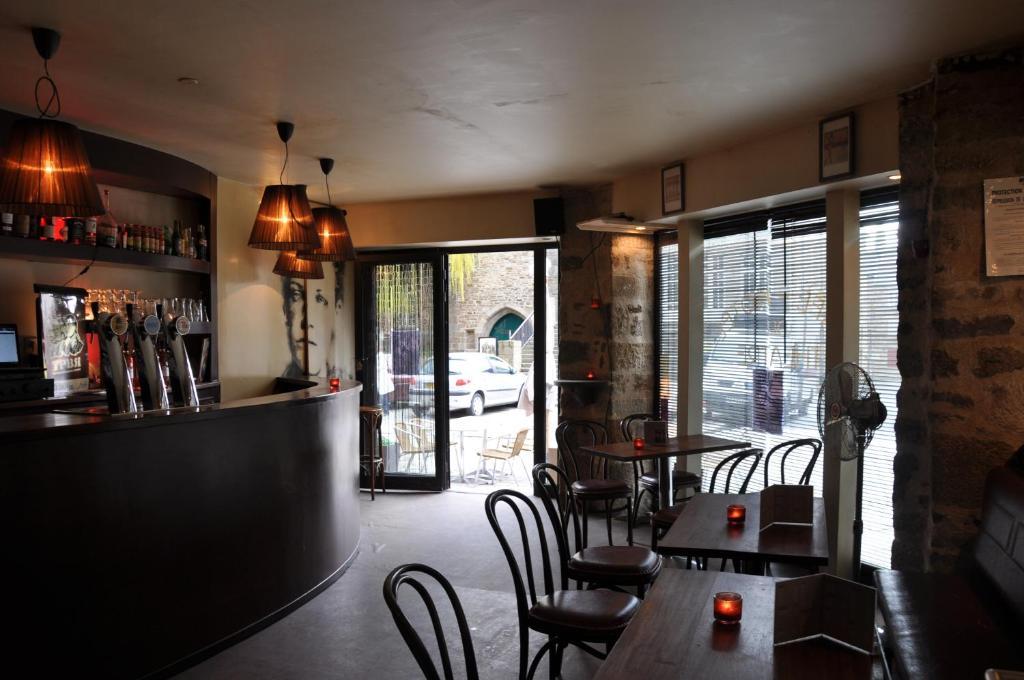 Cafe Hotel Du Theatre Dinan Buitenkant foto